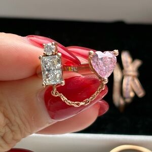 Elegant Pink and Clear Stone Heart Chain Ring.